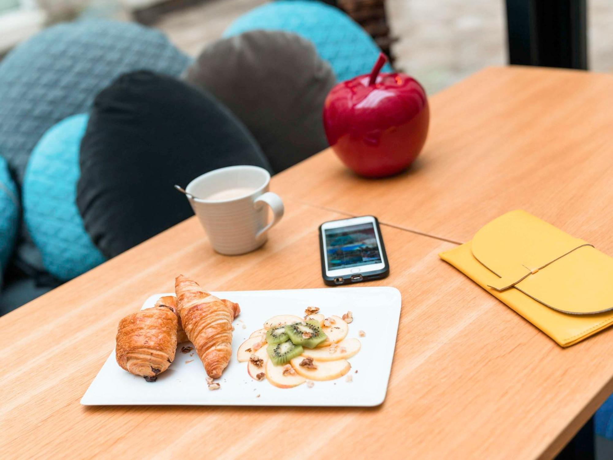 Отель Ibis Styles La Rochelle Centre Экстерьер фото