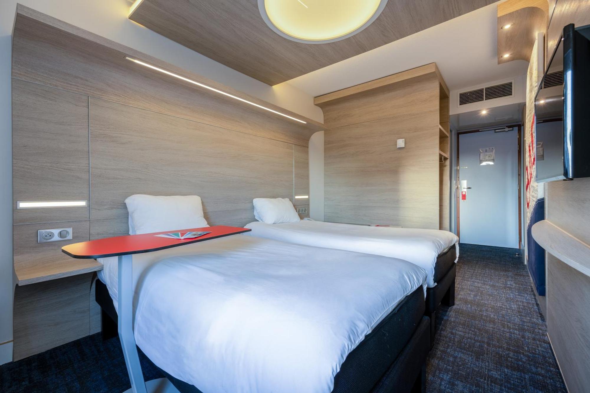 Отель Ibis Styles La Rochelle Centre Экстерьер фото