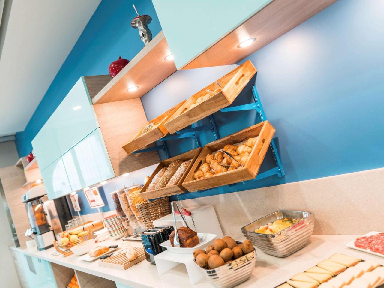 Отель Ibis Styles La Rochelle Centre Экстерьер фото
